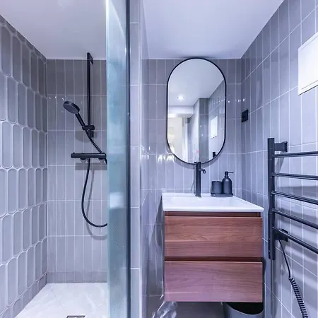 Appartement New Spacious 4 Star Family In Chic 16th District