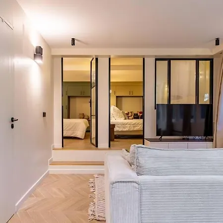 New Spacious 4 Star Family In Chic 16th District Appartement